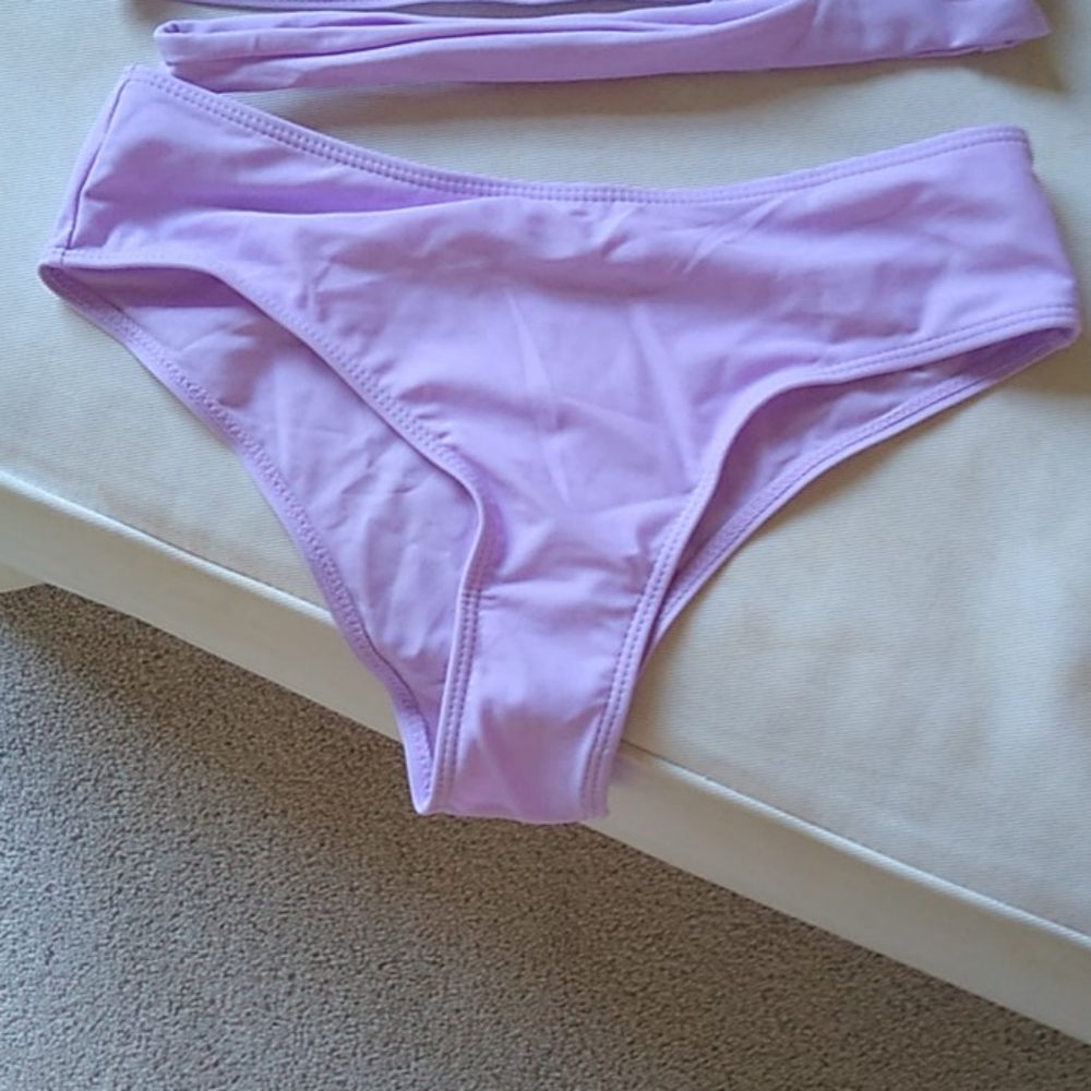 Bikini - Picture 3 of 4